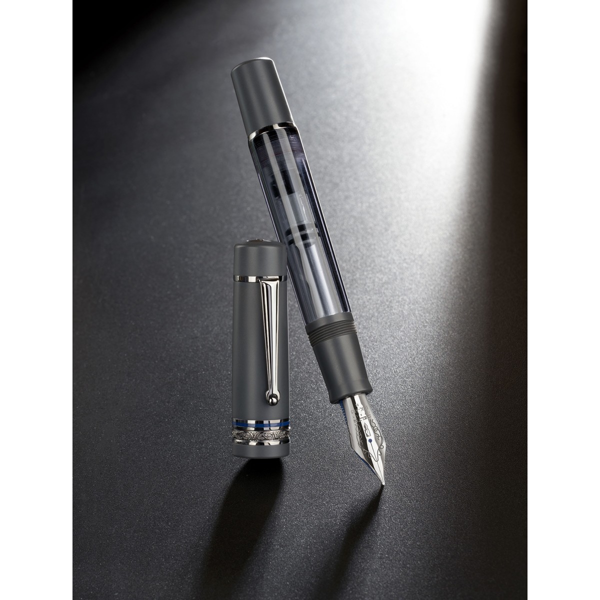 Delta - Prestige Matte Grey - Fountain Pen - Limited Edition